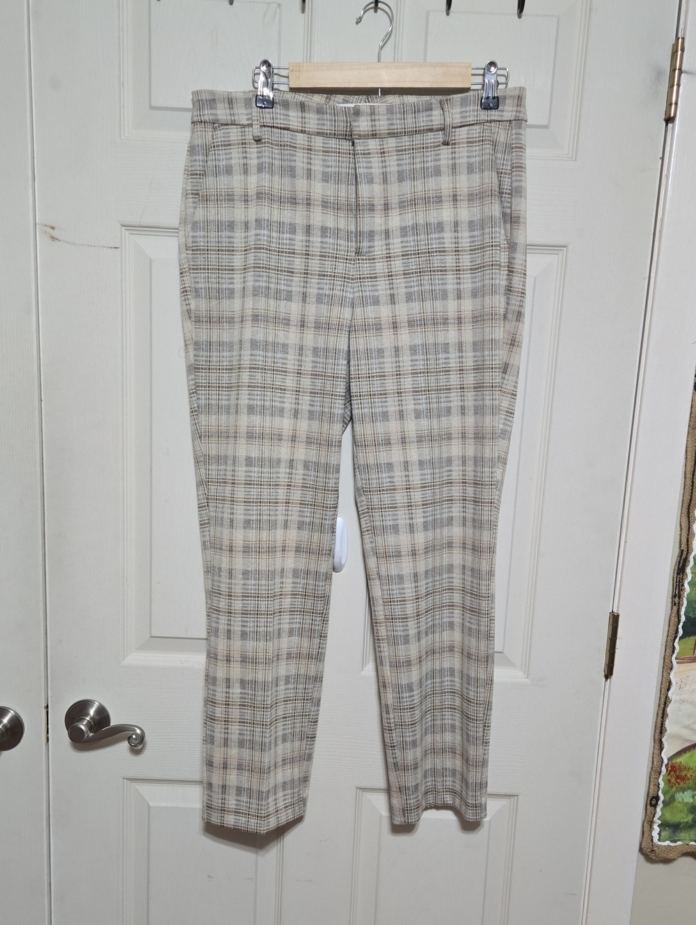 Liverpool Women's Cropped Plaid Ankle Pants in Beige and Gray